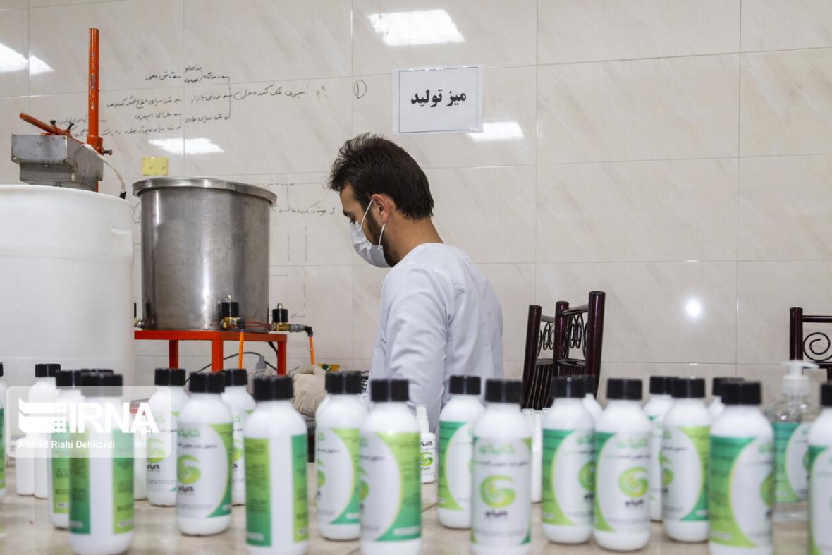 خبرنگاران تولید 2 تن مواد ضدعفونی کننده برپایه الکل در فاروج خبرنگاران تولید 2 تن مواد ضدعفونی کننده برپایه الکل در فاروج